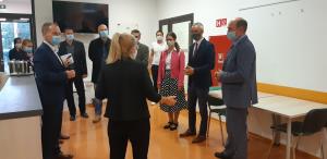 Minister za delo, družino, socialne zadeve in enake možnosti obiskal  tudi Enoto VDC Zagorje v Šmelcu